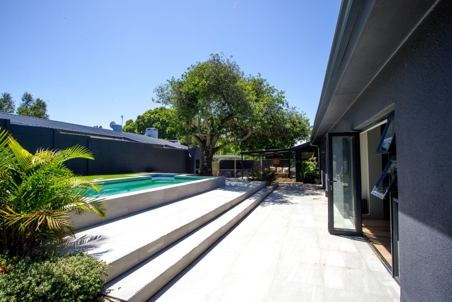 4 Bedroom Property for Sale in Loevenstein Western Cape